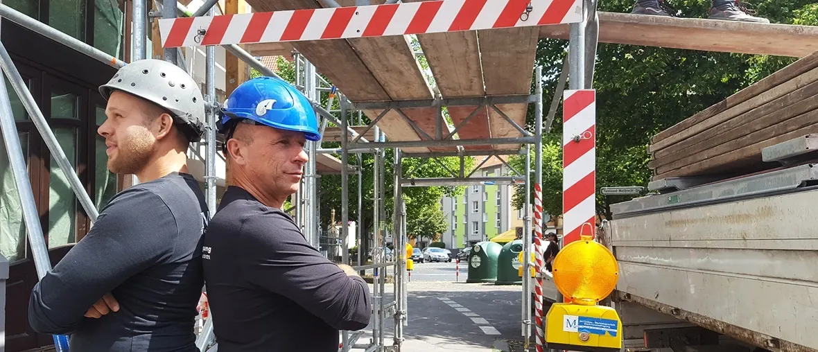 Mitarbeiter von Müschen Gerüstbau auf einer Baustelle